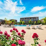 Nessebar And شقة