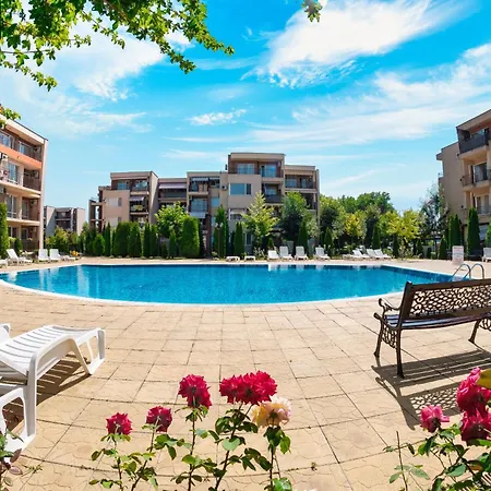 Nessebar And شقة *